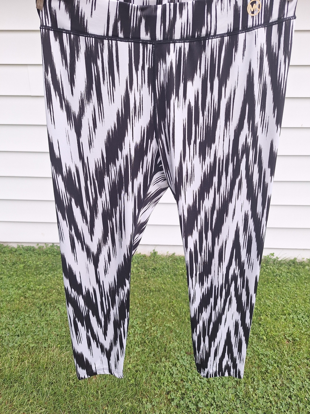 Michael Kors Black and White Ikat-Style Leggings with Gold MK Accent. Womens L
